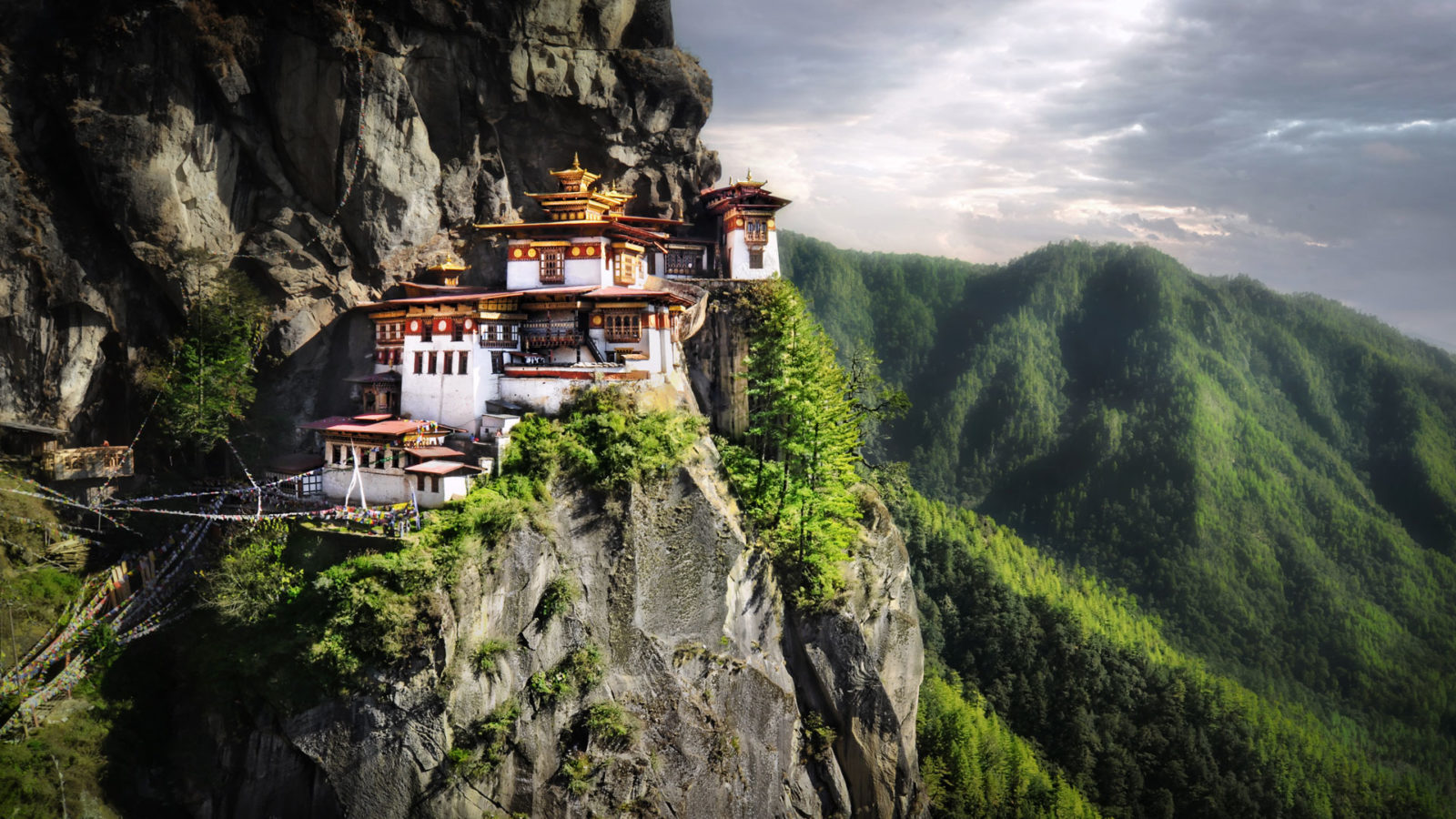 Vận chuyển hàng hóa từ BHUTAN về Việt Nam